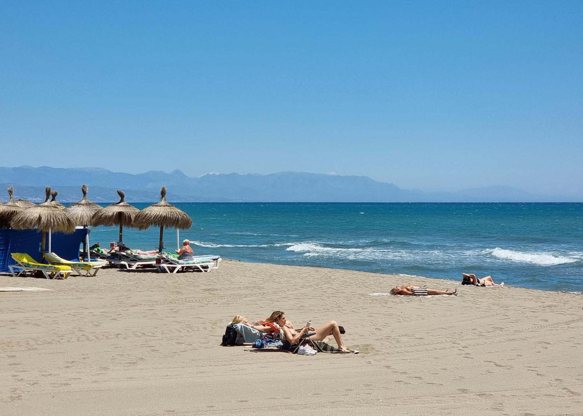 Tinoko Apartament In La Carihuela Beach Torremolinos Dış mekan fotoğraf