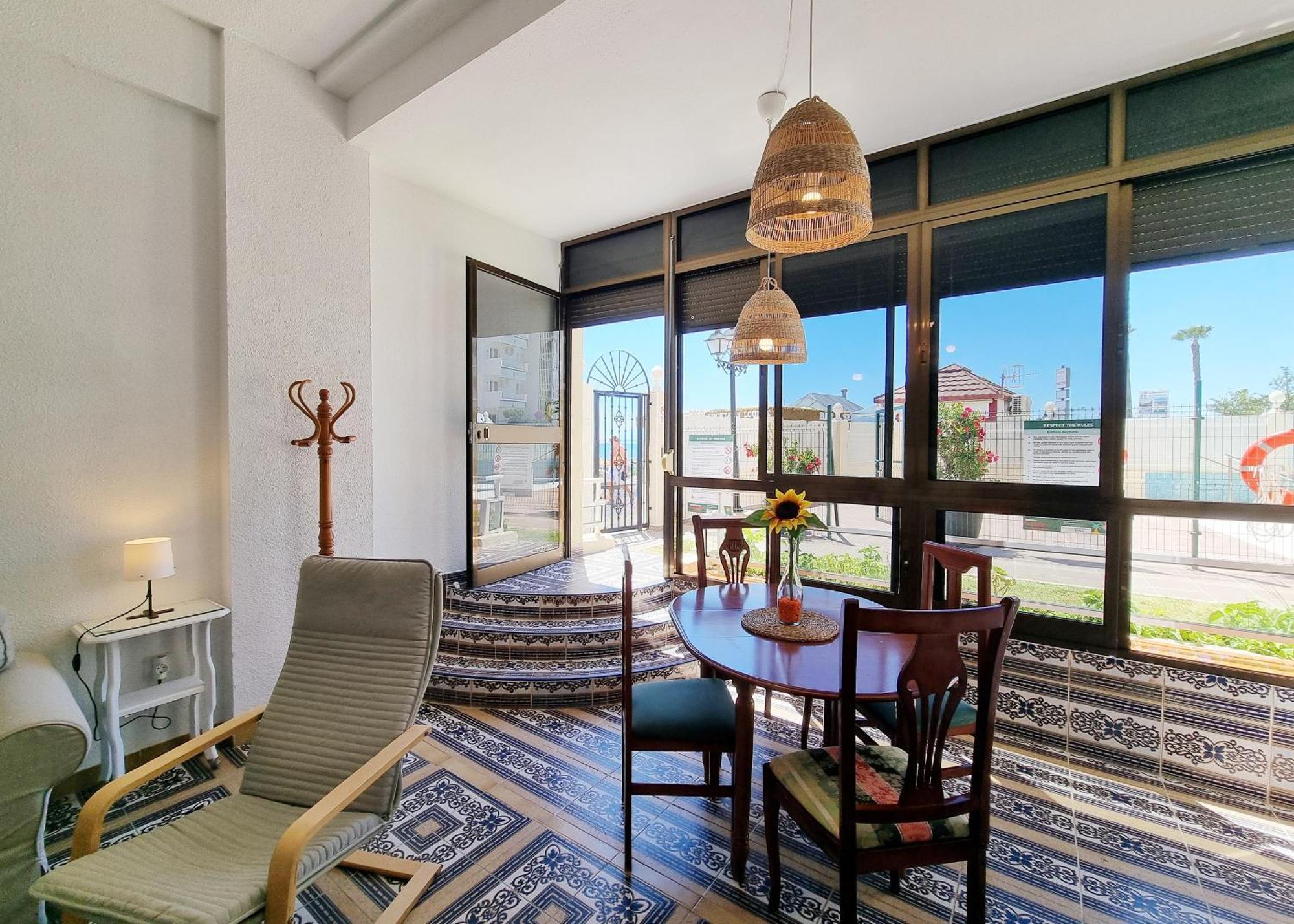 Tinoko Apartament In La Carihuela Beach Torremolinos Dış mekan fotoğraf