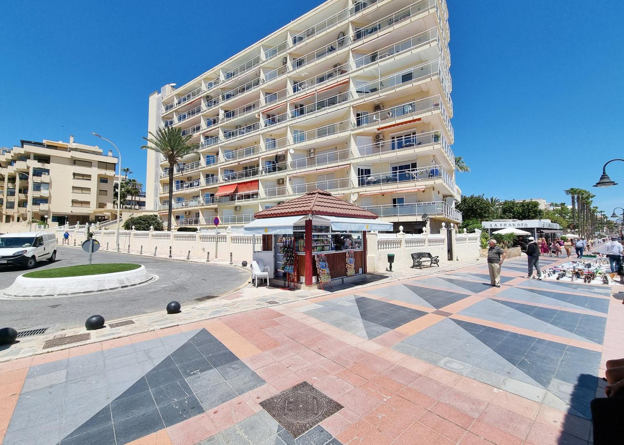 Tinoko Apartament In La Carihuela Beach Torremolinos Dış mekan fotoğraf