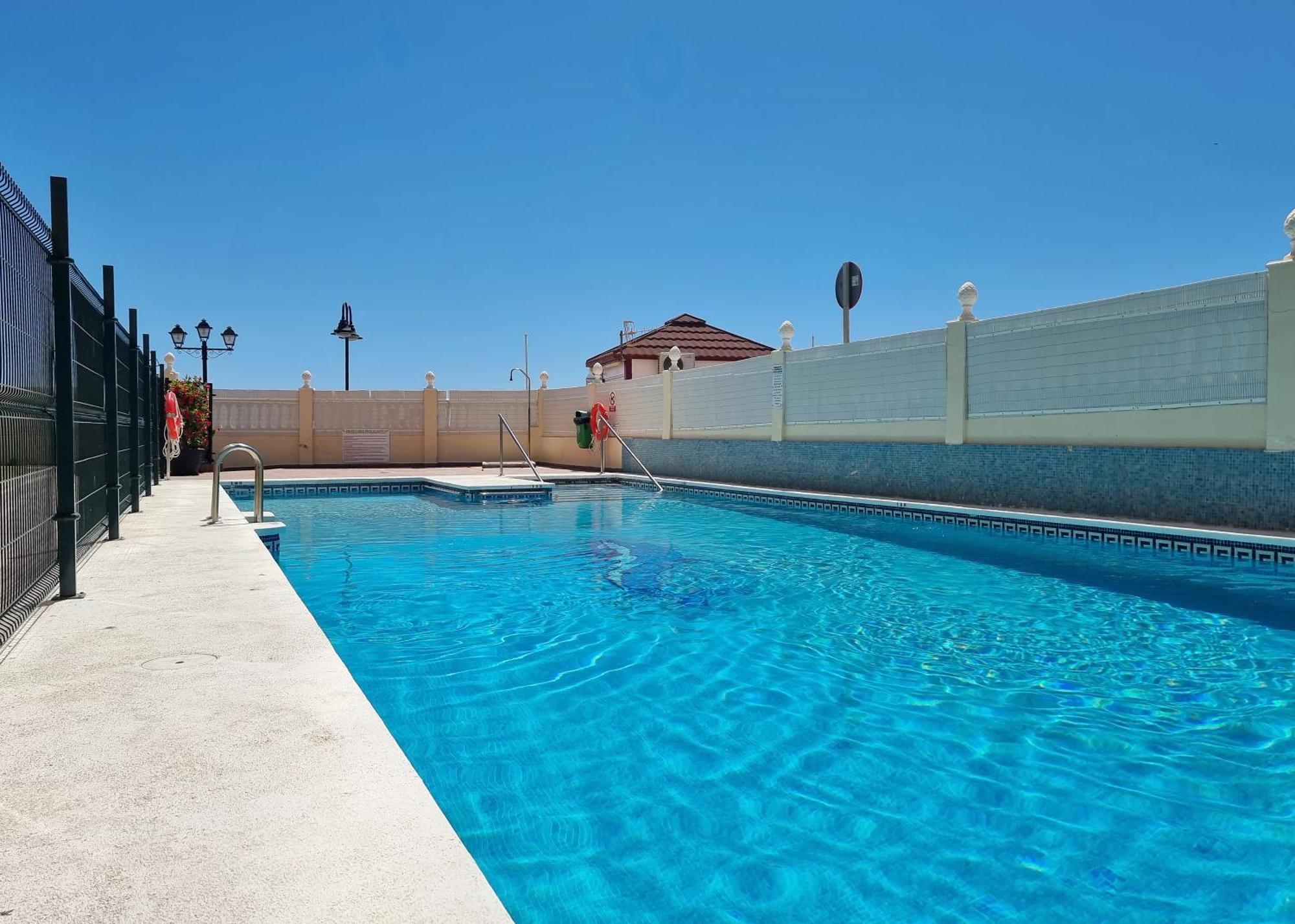 Tinoko Apartament In La Carihuela Beach Torremolinos Dış mekan fotoğraf