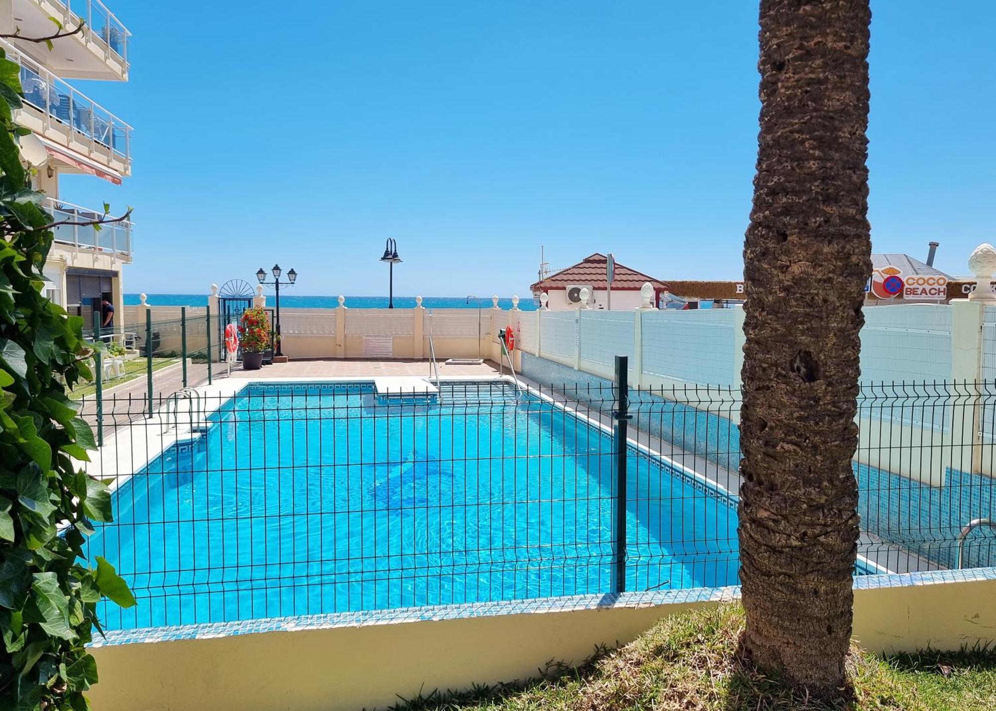 Tinoko Apartament In La Carihuela Beach Torremolinos Dış mekan fotoğraf