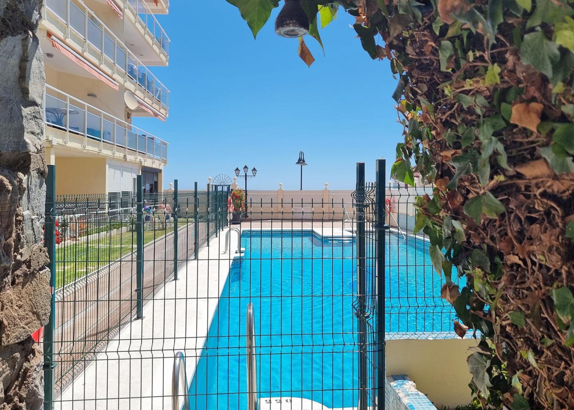 Tinoko Apartament In La Carihuela Beach Torremolinos Dış mekan fotoğraf
