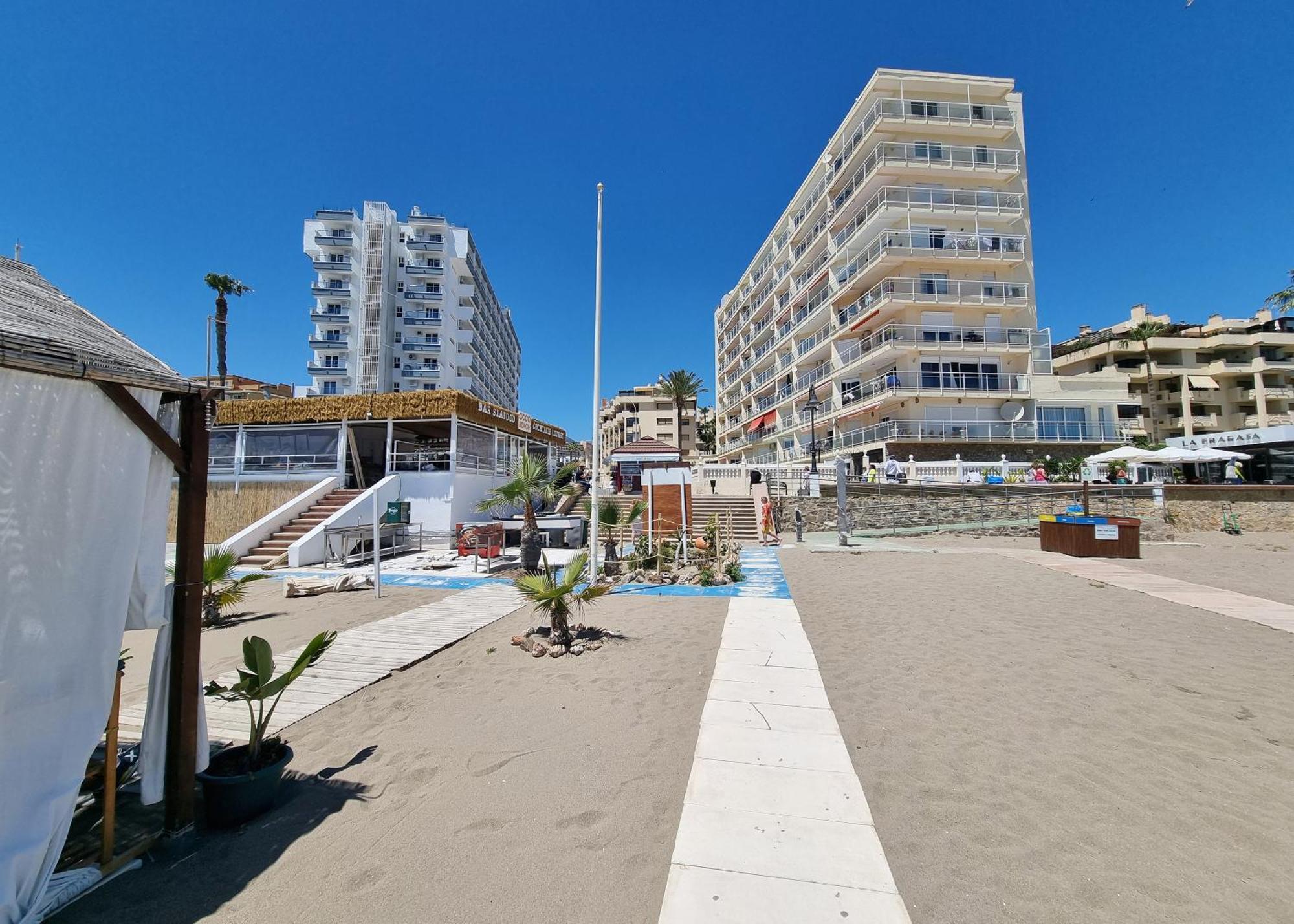 Tinoko Apartament In La Carihuela Beach Torremolinos Dış mekan fotoğraf