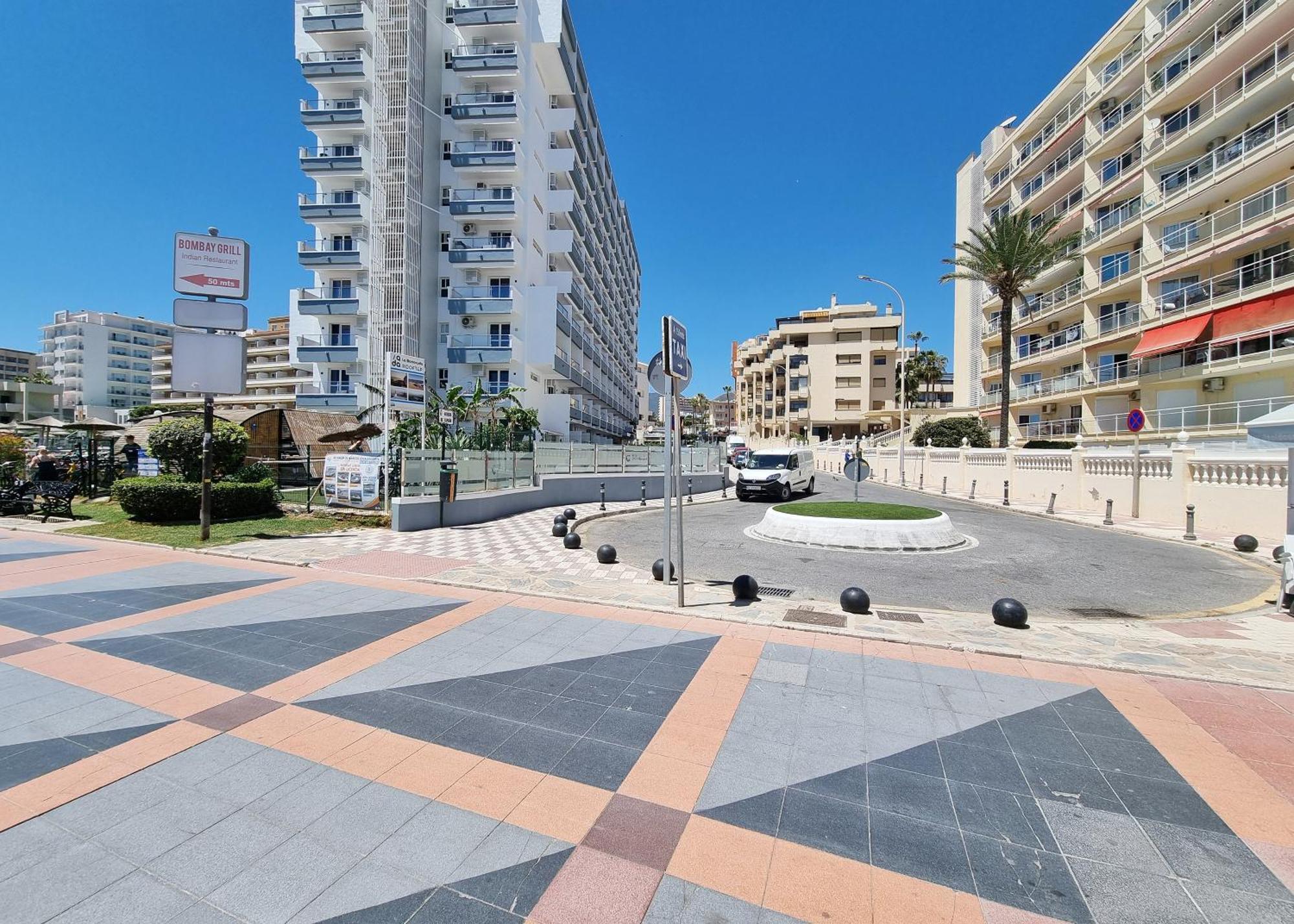Tinoko Apartament In La Carihuela Beach Torremolinos Dış mekan fotoğraf