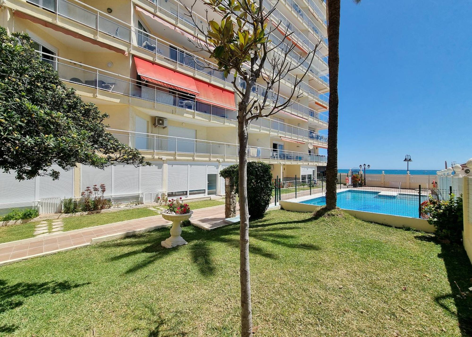 Tinoko Apartament In La Carihuela Beach Torremolinos Dış mekan fotoğraf
