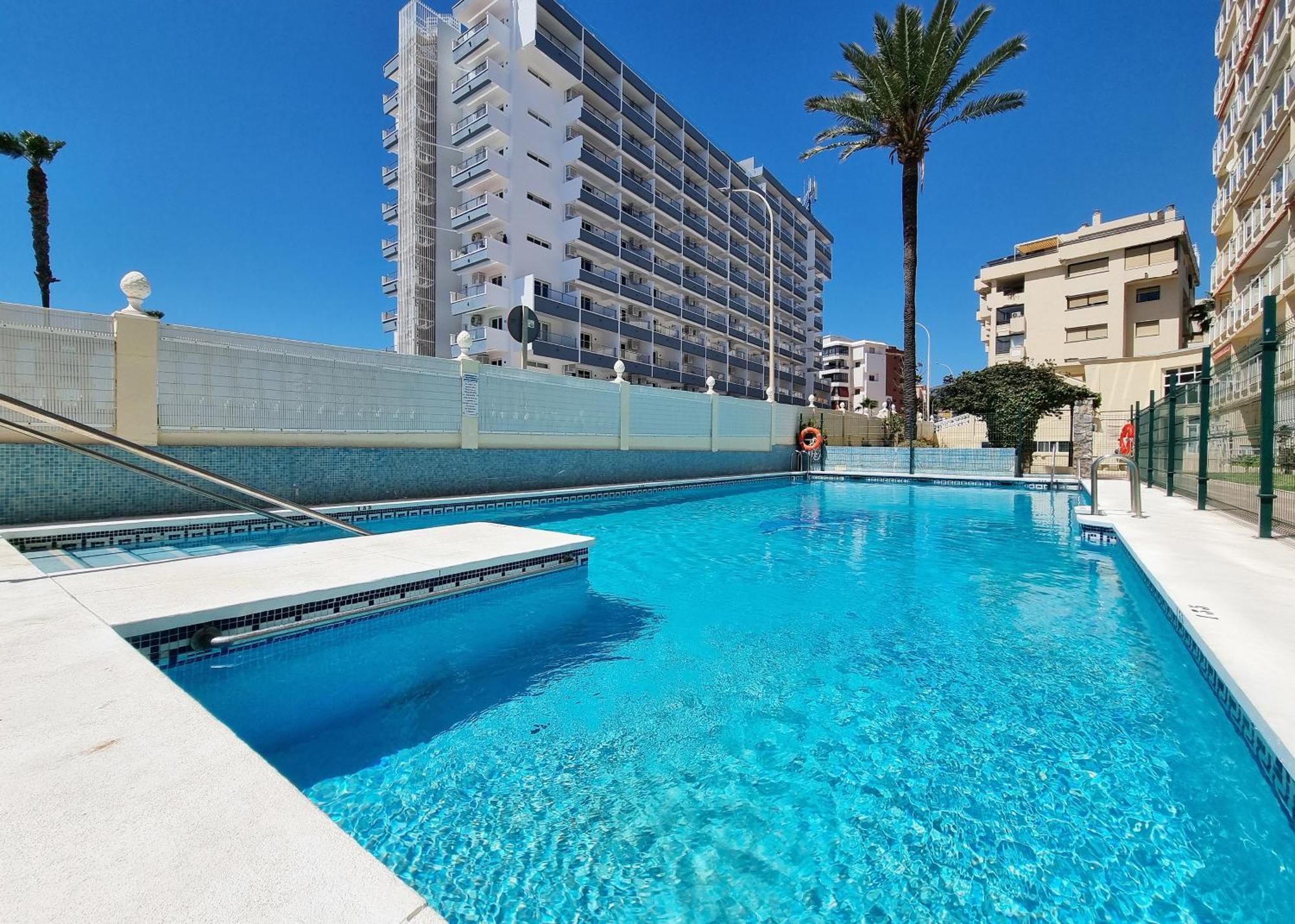 Tinoko Apartament In La Carihuela Beach Torremolinos Dış mekan fotoğraf